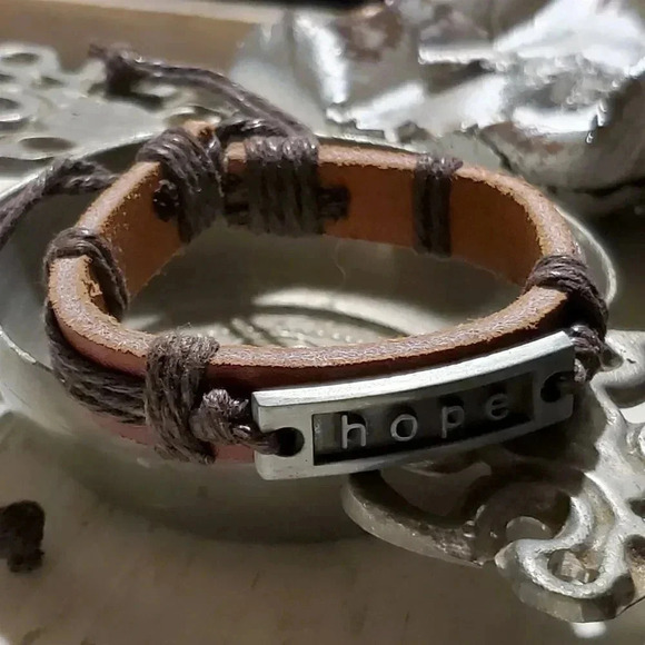 Handcrafted Hope Affirmation Medium Brown Genuine Leather Silver Pewter Bracelet - Picture 2 of 6